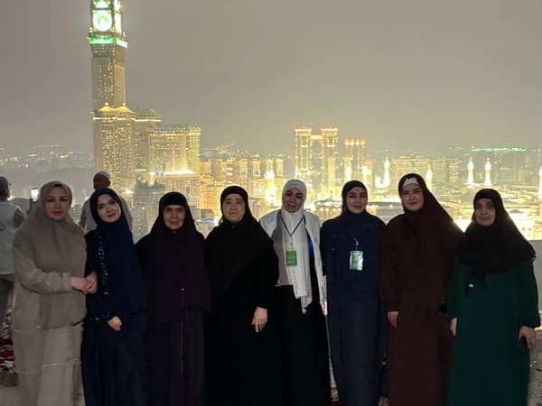 Nur tog'idan Makka va Soat minorasi ko'rinishi
